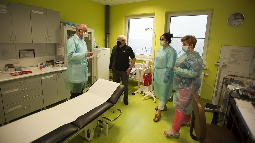Franciszek, pierwszy senior zaszczepiony na COVID-19 w Jaworznie