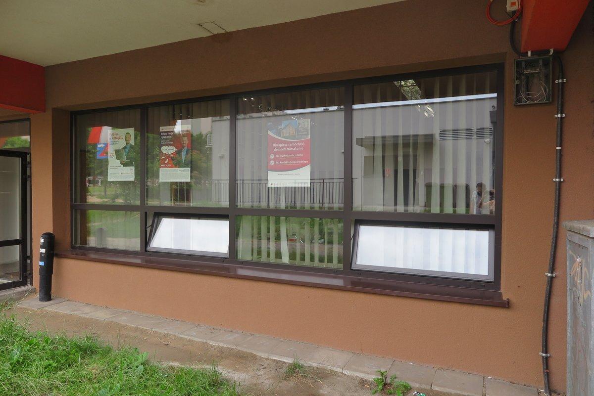 Wymiana witryn w lokalach użytkowych, przez Spółdzielnię Górnik