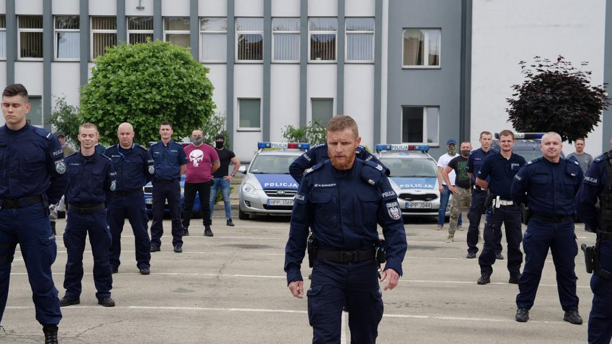 Jaworzniccy policjanci podejmują wyzwanie strażaków w #GaszynChallenge