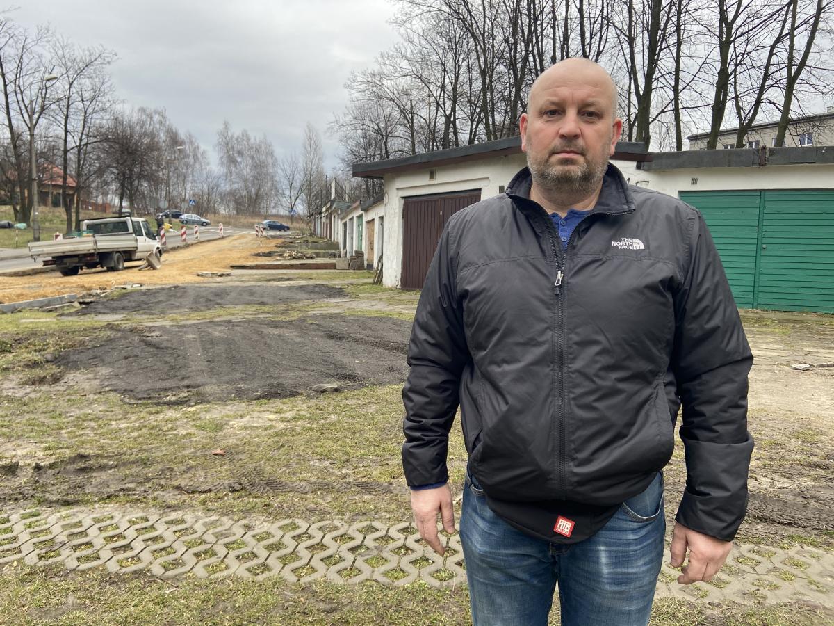Zwężają ul. 11 Listopada i zablokowali garaże. Mieszkańcy są wściekli!