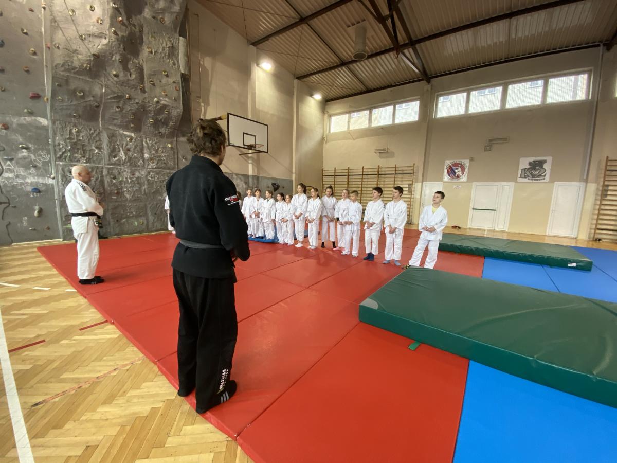 Trening na macie - klasa judo w SP 6