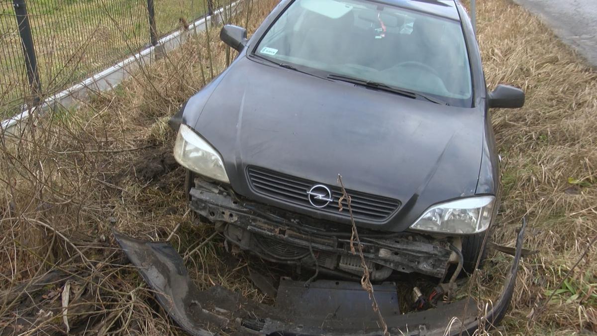 Bez prawa jazdy i po spożyciu alkoholu. 17-latek uciekał przed policją.