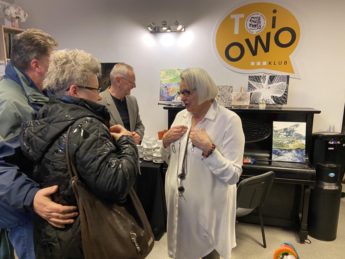 Wernisaż wystawy prac Teresy Szafrugi w Klubie To i Owo