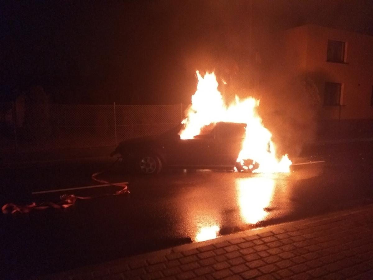 Na Starej Hucie spłonął samochód