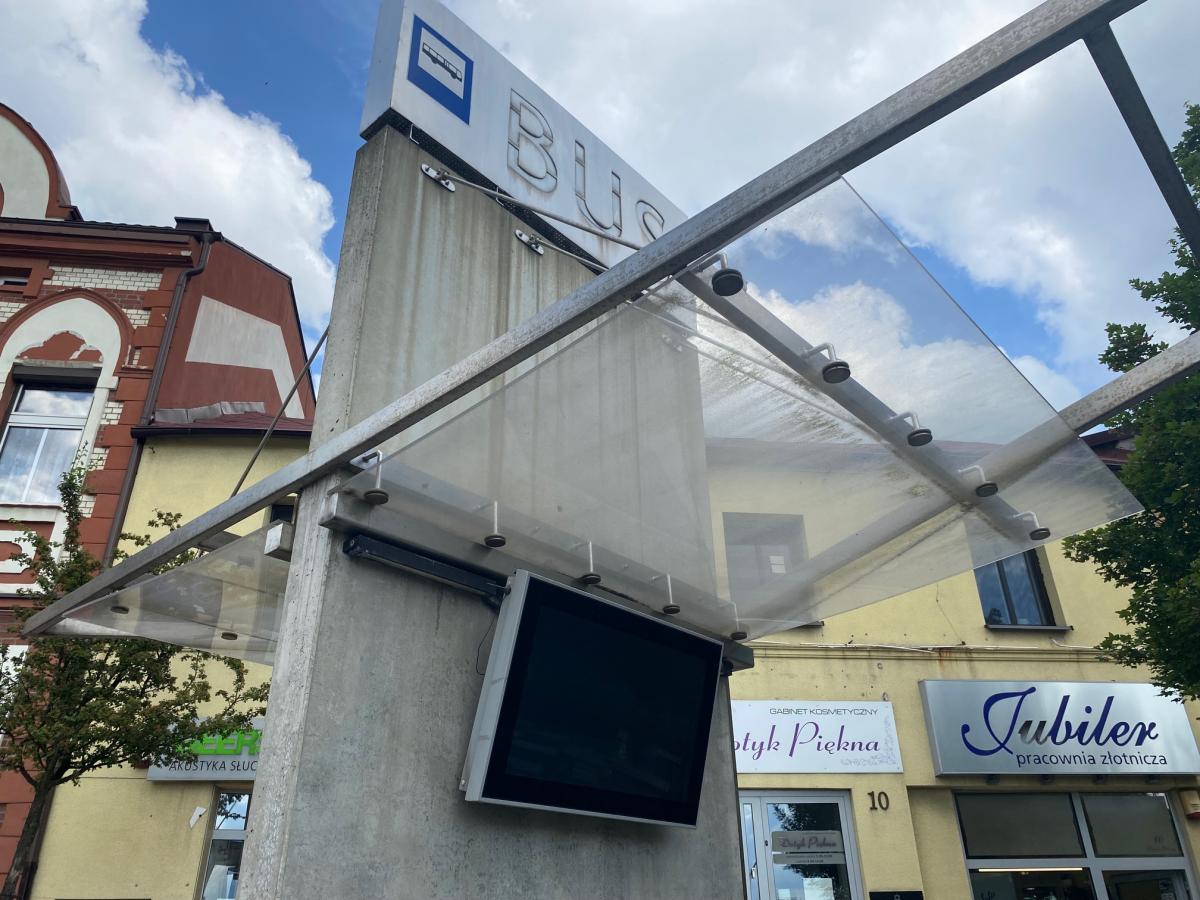 Niedziałający wyświetlacz na przystanku „Rynek”
