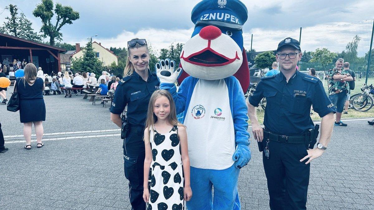 Pikniki rodzinne w towarzystwie policyjnego Sznupka