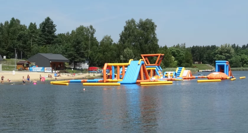 Nowa atrakcja nad Sosiną - dmuchany plac zabaw na wodzie