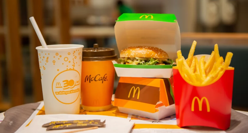 Sztuczna inteligencja nieźle namieszała w McDonaldzie. Klienci nie szczędzili żartów