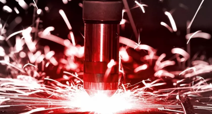 Wypalarki Plazmowe i Wycinarki Laserowe: Kluczowe Rozwiązania dla Przemysłu 4.0