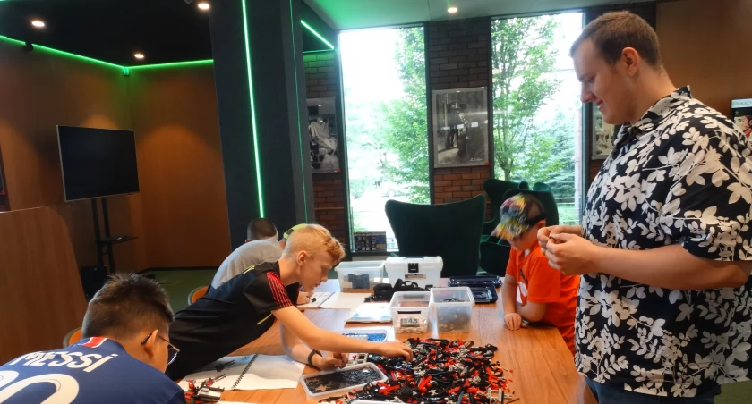 Warsztaty „Kierunek LEGO” uczą młodych konstruktorów
