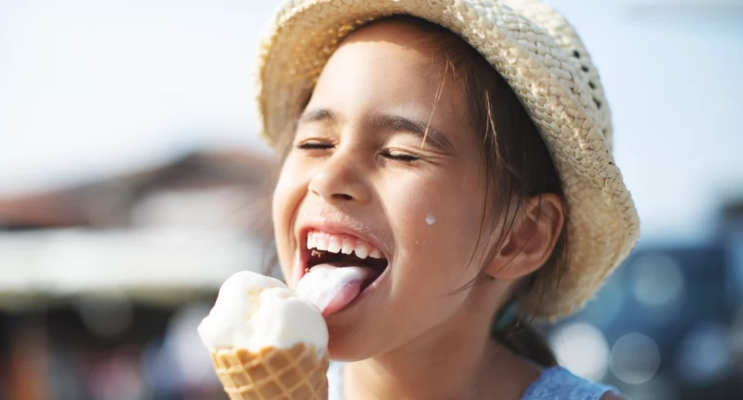 Nad morzem sprzedają lody z… bakteriami
