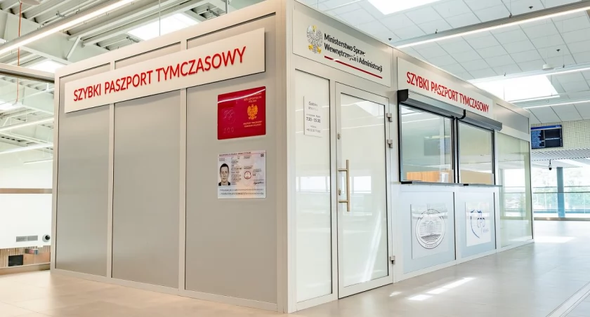 Punkt paszportów tymczasowych na lotnisku w Pyrzowicach