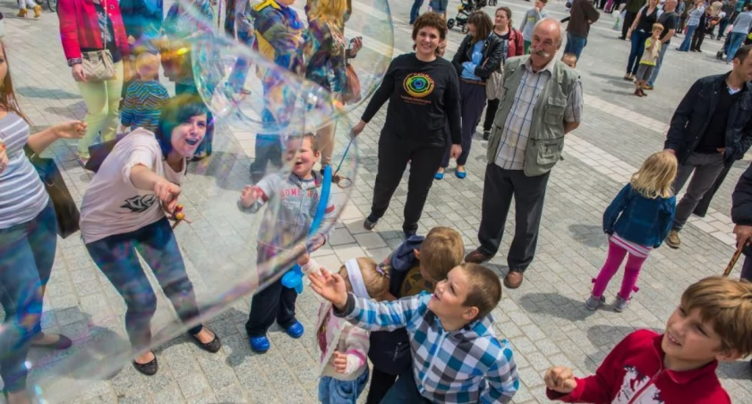 Lato w mieście z Centrum Kulturalno-Społecznym
