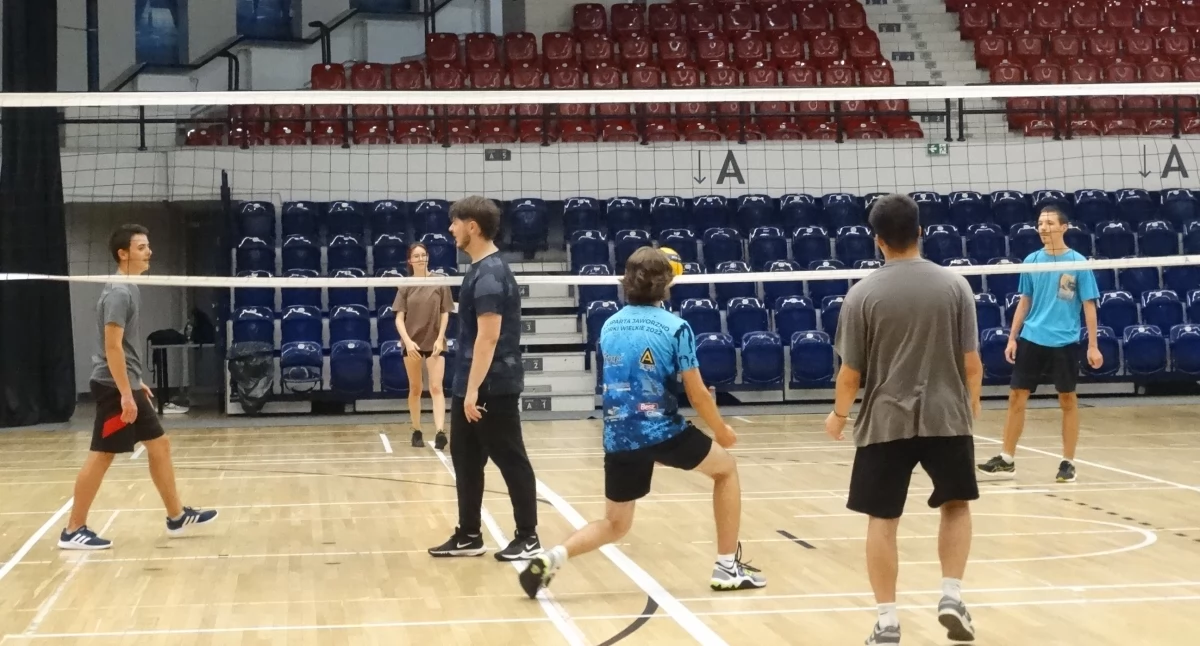 Piłka, hala i zabawa czyli wakacje na sportowo