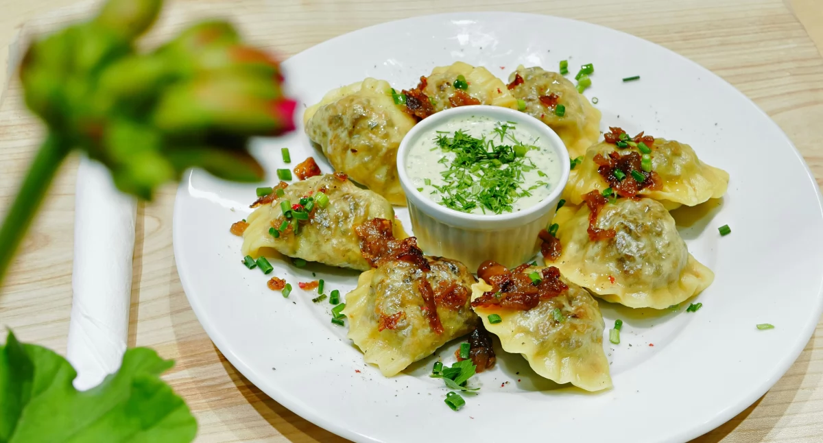 Tradycyjne smaki Polski: pierogi na różne sposoby