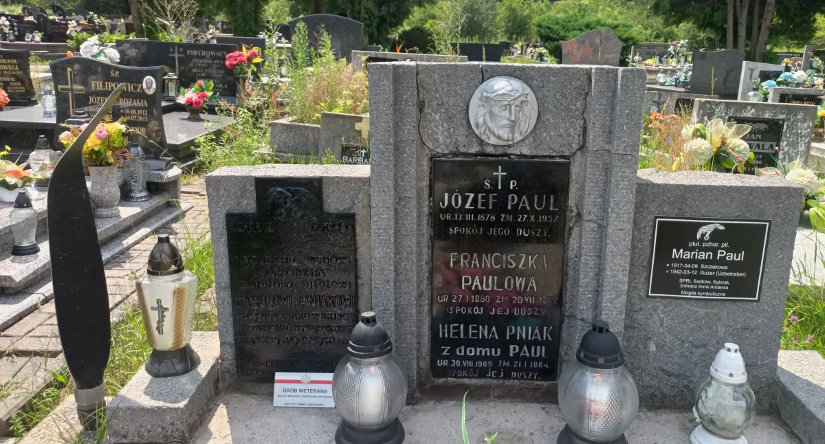 Nowy nagrobek: Paulowie, Pniakowie 