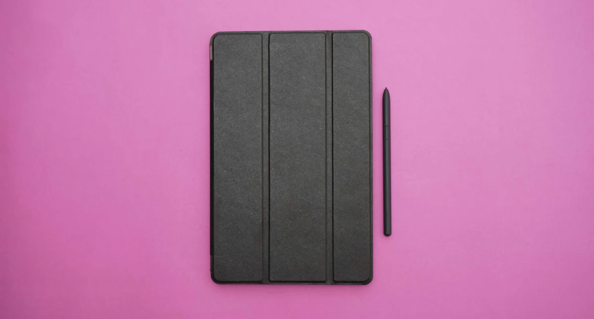 Porównanie etui na iPad 10. generacji: Skórzane, silikonowe, a może pancerne? Podpowiadamy
