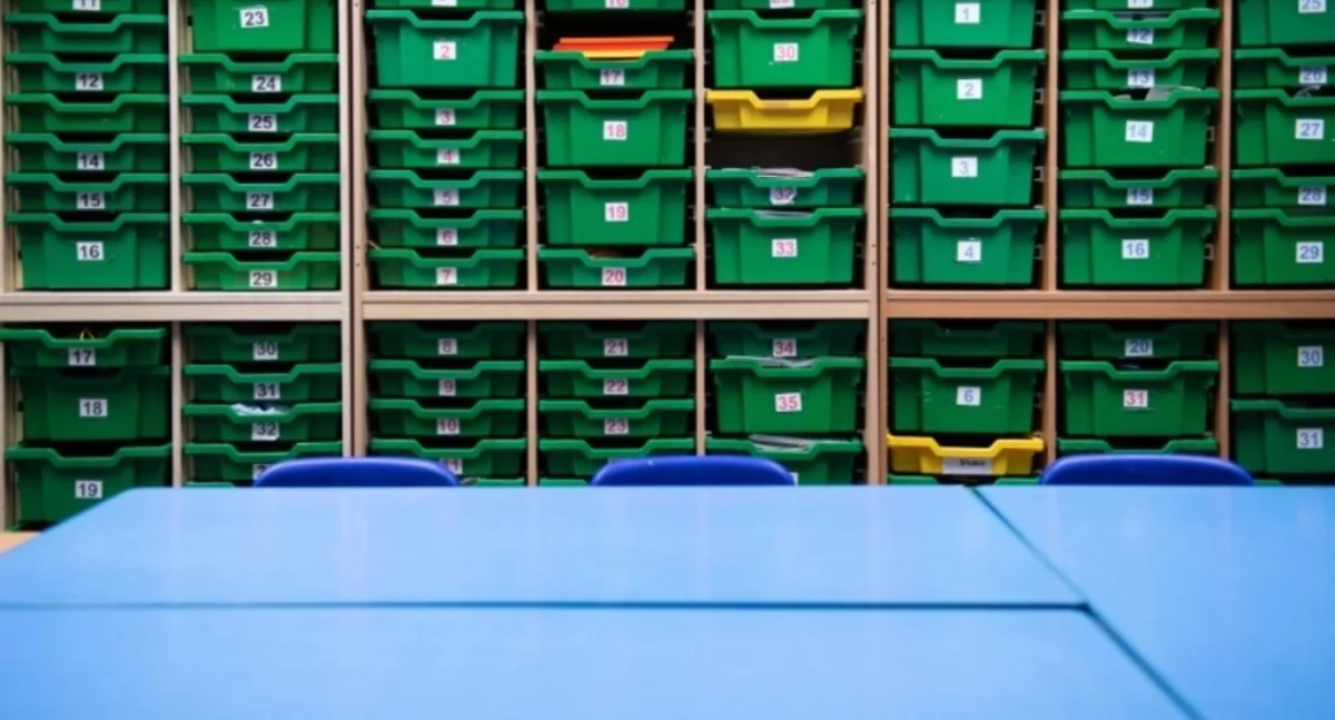 Dlaczego warto wybrać pojemniki warsztatowe Artech? Sprawdzone rozwiązania dla profesjonalistów