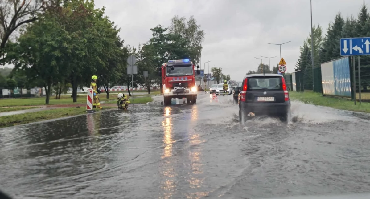 Silne opady deszczu w Jaworznie. Interweniuje straż pożarna