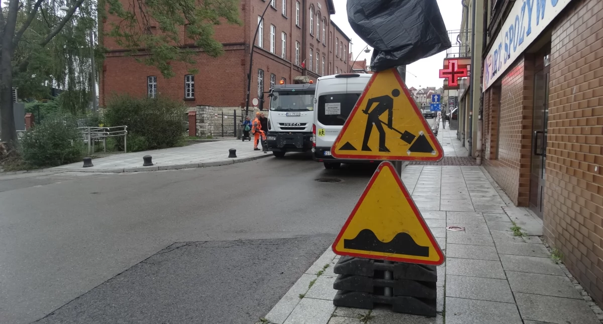 Trwa rozbiórka kostki brukowej na kolejnej ulicy