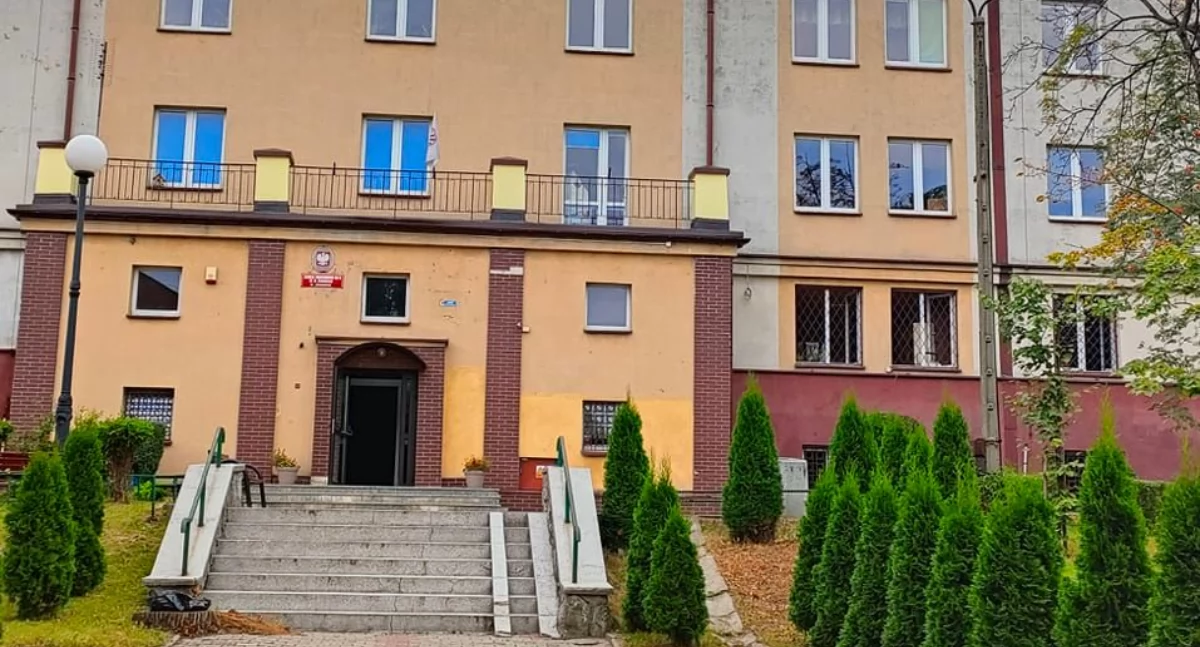 Nieprawidłowości z zakresu ochrony przeciwpożarowej w SP nr 6 w Jaworznie? Interwencja mieszkanki i odpowiedź szkoły