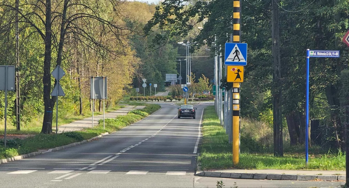 Uciekał przed policją, porzucił samochód z pasażerem w środku