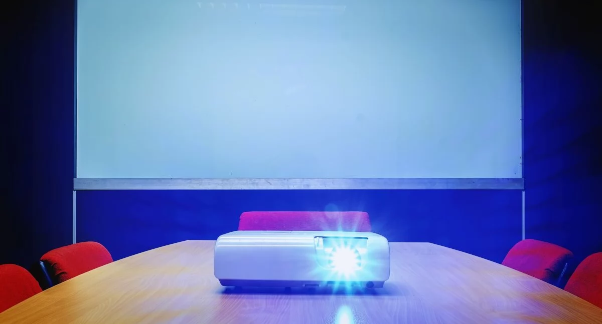 Zepsuł mi się projektor LED. Gdzie znajdę serwis projektorów?