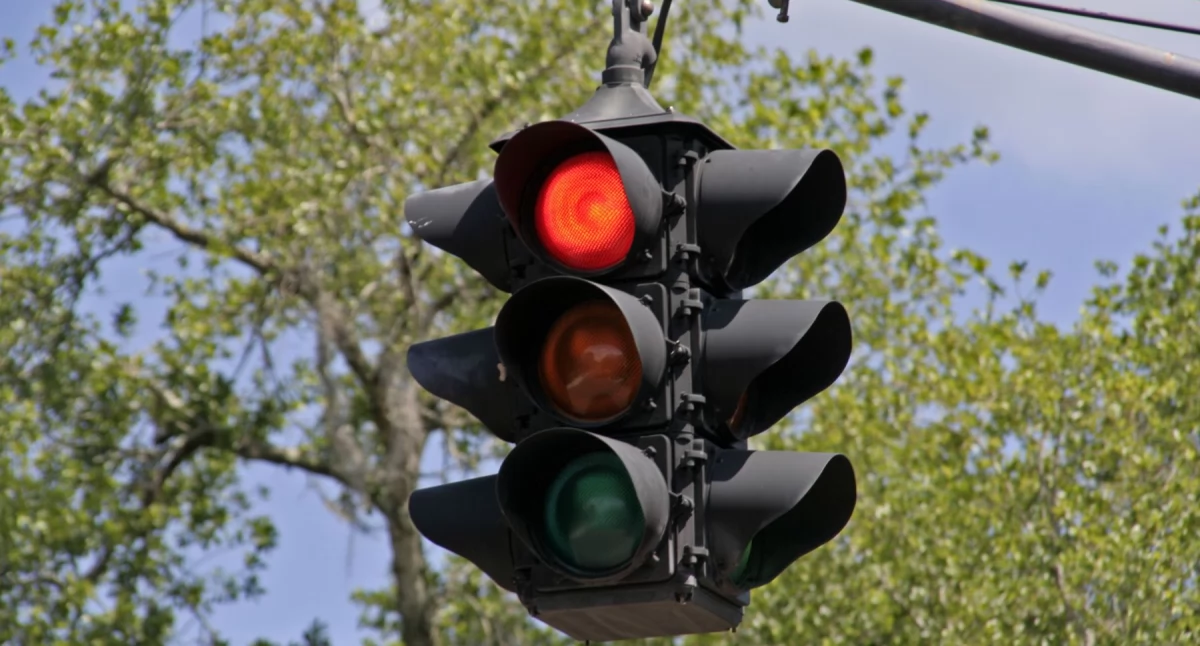 Kamery RedLight polują na kierowców. Sypią się mandaty