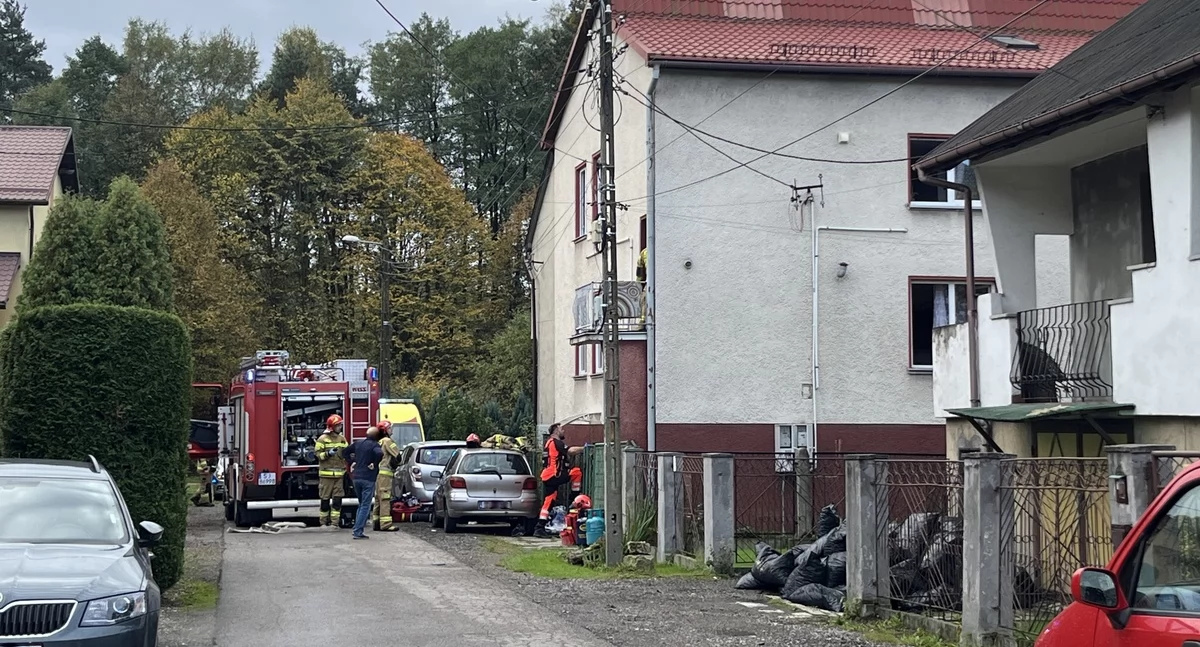 Pożar w piwnicy domu jednorodzinnego. Lądował helikopter ratunkowy