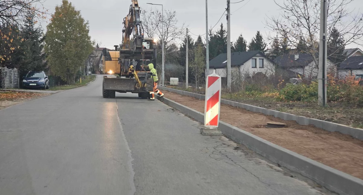Trwa budowa chodnika na ul. Drabika
