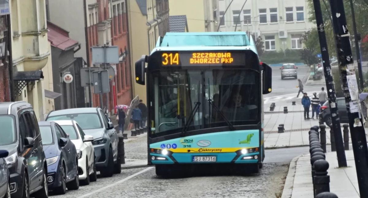 Problem punktualności autobusów wywołał ożywioną dyskusję 