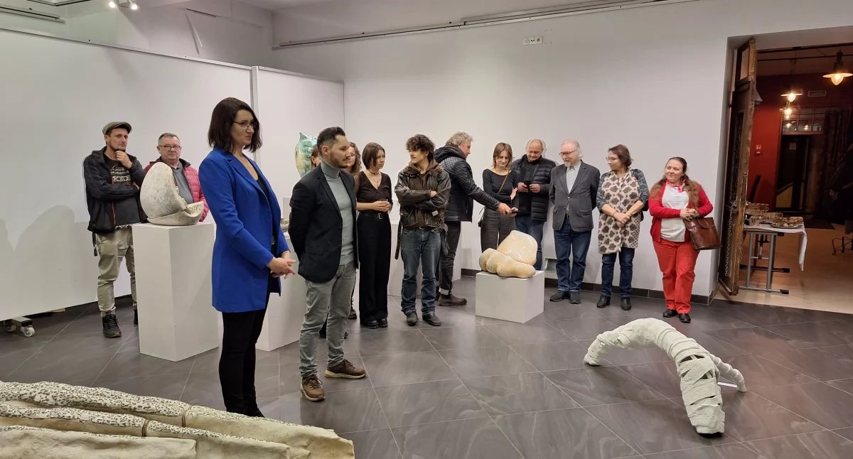 Wystawa „Ceramiczne horyzonty” czyli … topniejące pingwiny