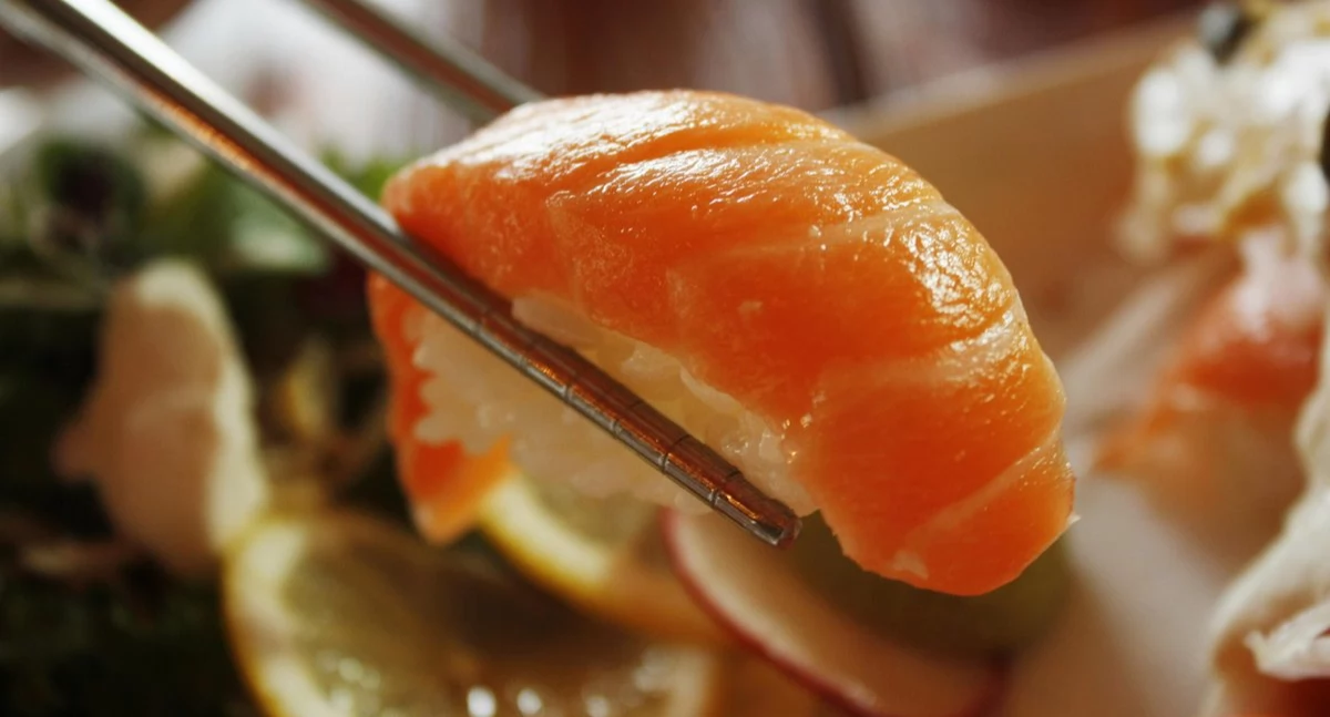 Sushi z dostawą na terenie Warszawy od Roll Club — smacznie i szybko