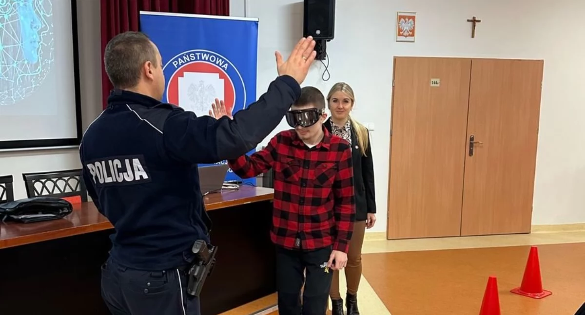 Nowe narkotyki – nowe zagrożenia. Policja i Sanepid edukują młodzież w Jaworznie
