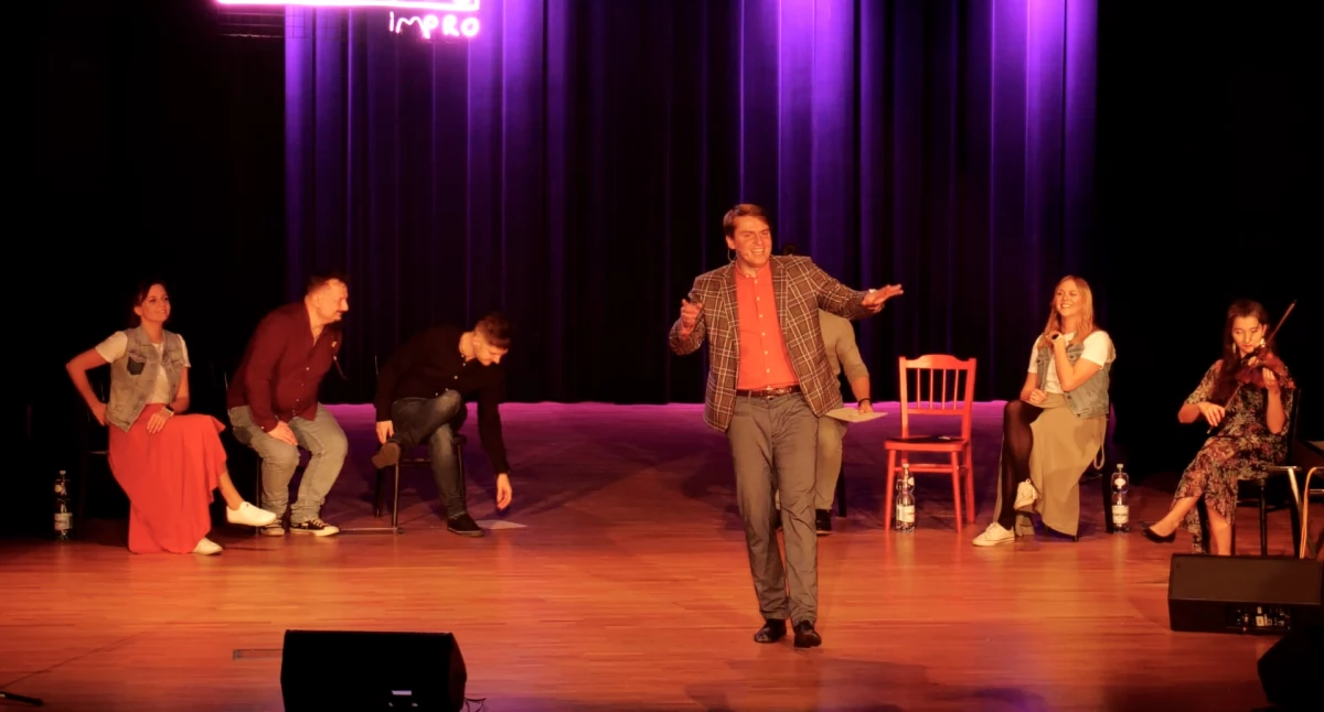 Grupa Bez Puenty Impro dla jaworznickiego Hospicjum