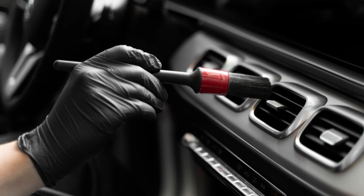 Profesjonalne usługi autodetailingu – kto i kiedy może skorzystać z takiego wsparcia?