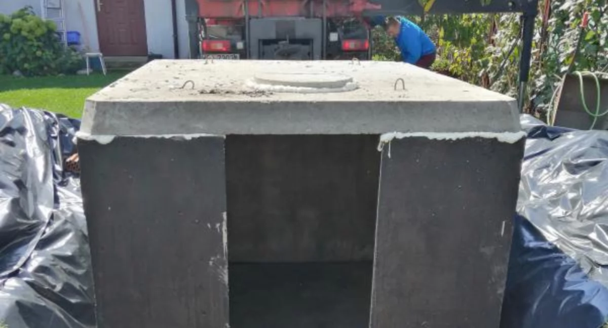 Betonowa piwniczka ogrodowa – doskonałe miejsce na przechowywanie przetworów