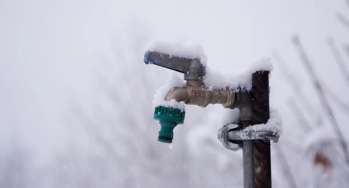Jak zabezpieczyć instalację wodociągową przed ujemnymi temperaturami? Wodociągi Jaworzno radzą