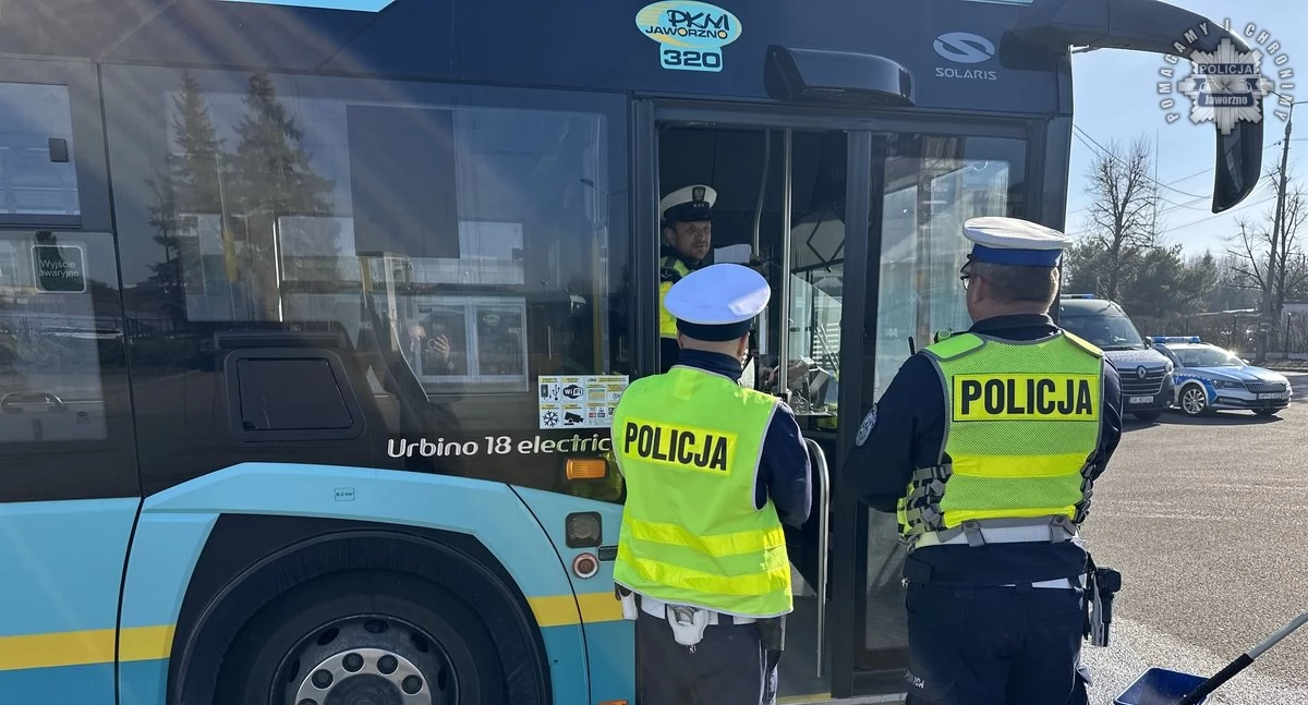 Kontrolowali busy i taksówkarzy 