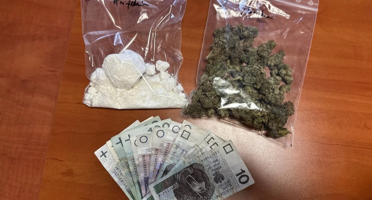 Prawie tysiąc działek dilerskich znalezionych w mieszkaniu 26-latka
