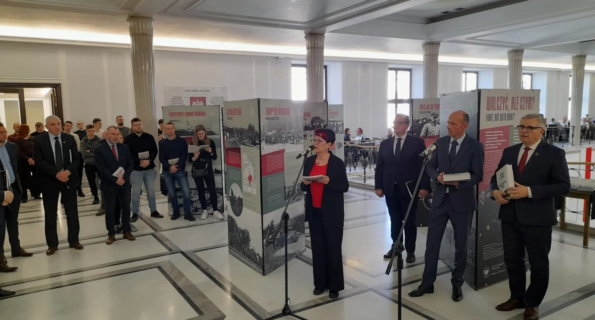Wystawa w sejmie współautorstwa jaworznickiego muzeum - „Walczyć, ale czym?”