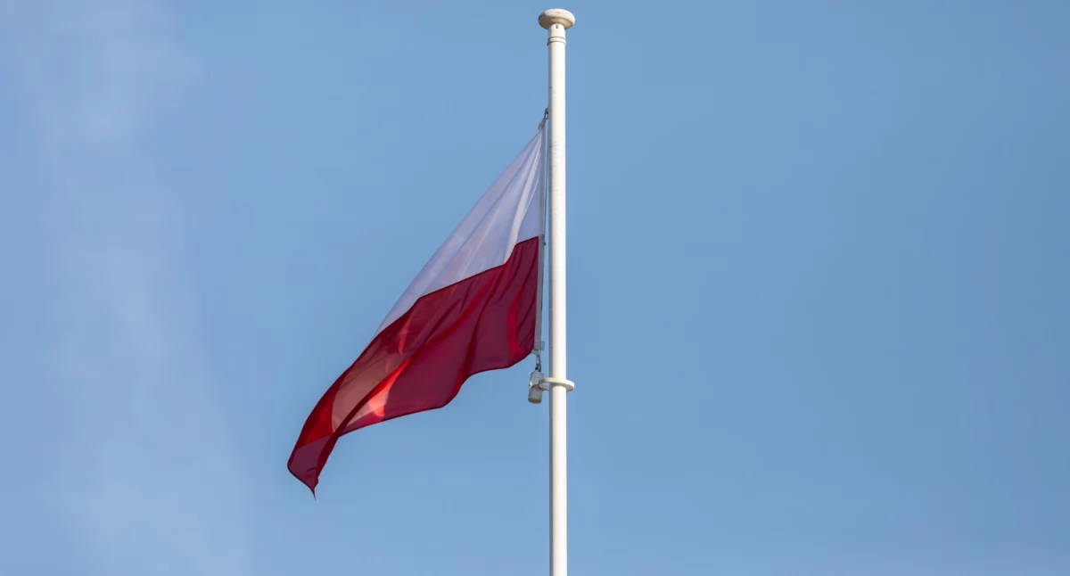 Jak montuje się maszty na flagi?