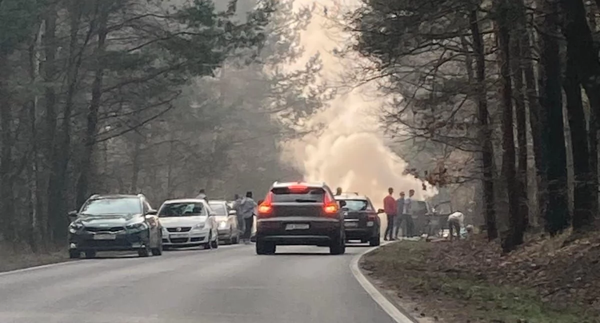 Volkswagen stanął w ogniu! Kierowca trafił do szpitala
