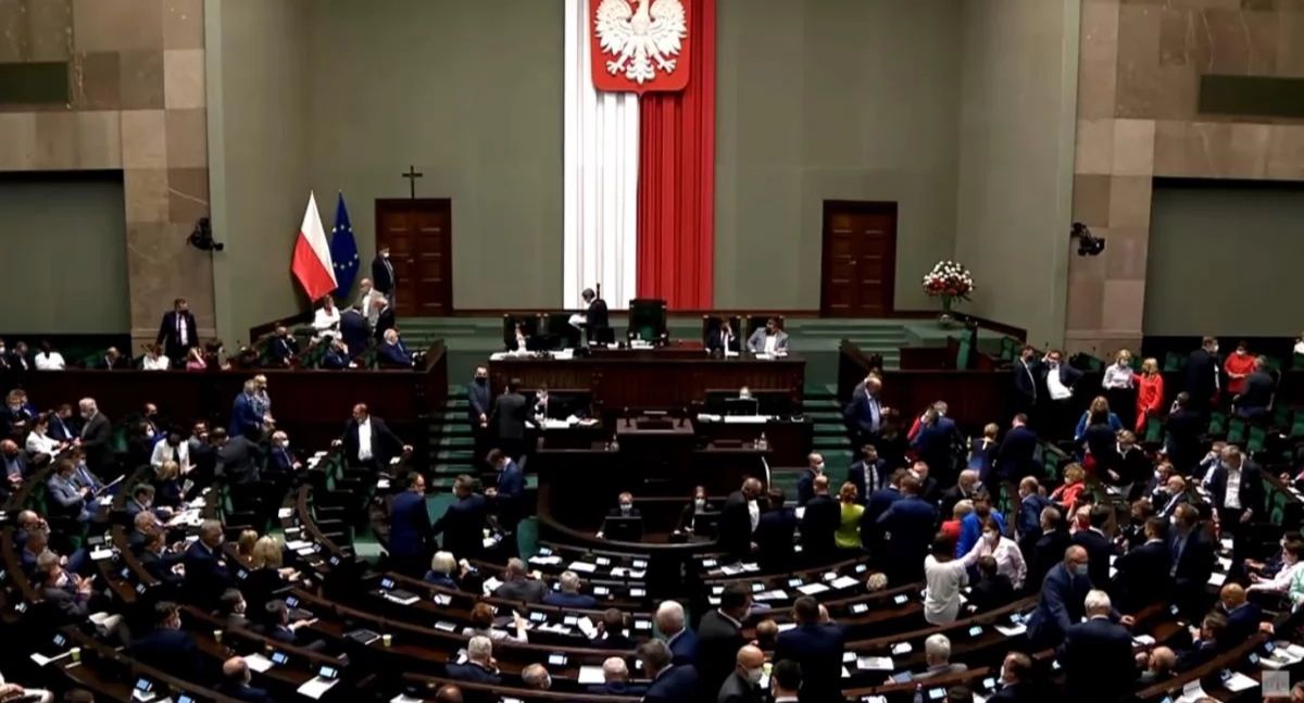 Obniżenie składki zdrowotnej dla przedsiębiorców. Sejm przyjmuje ustawę