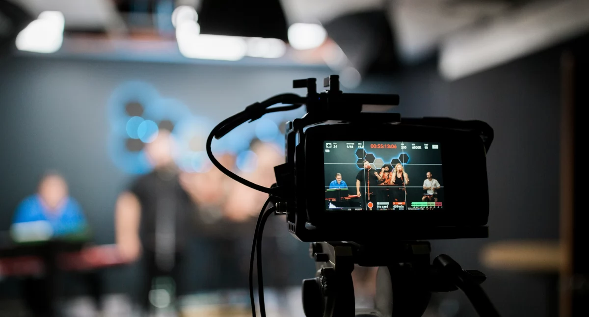 Jak zapewnić profesjonalny streaming podczas konferencji i szkoleń?