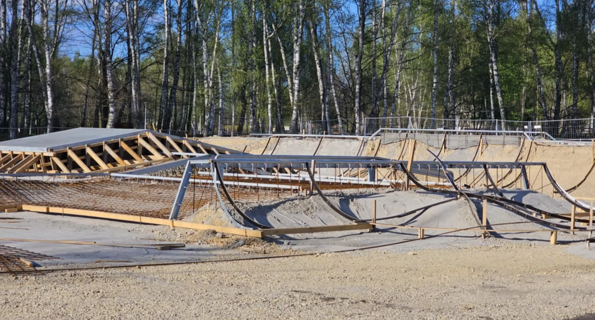 Skatepark w Parku Podłęże - budowa postępuje