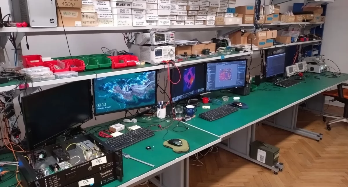 Stół serwisowy do elektroniki – komfort, porządek i precyzja w Twoim warsztacie