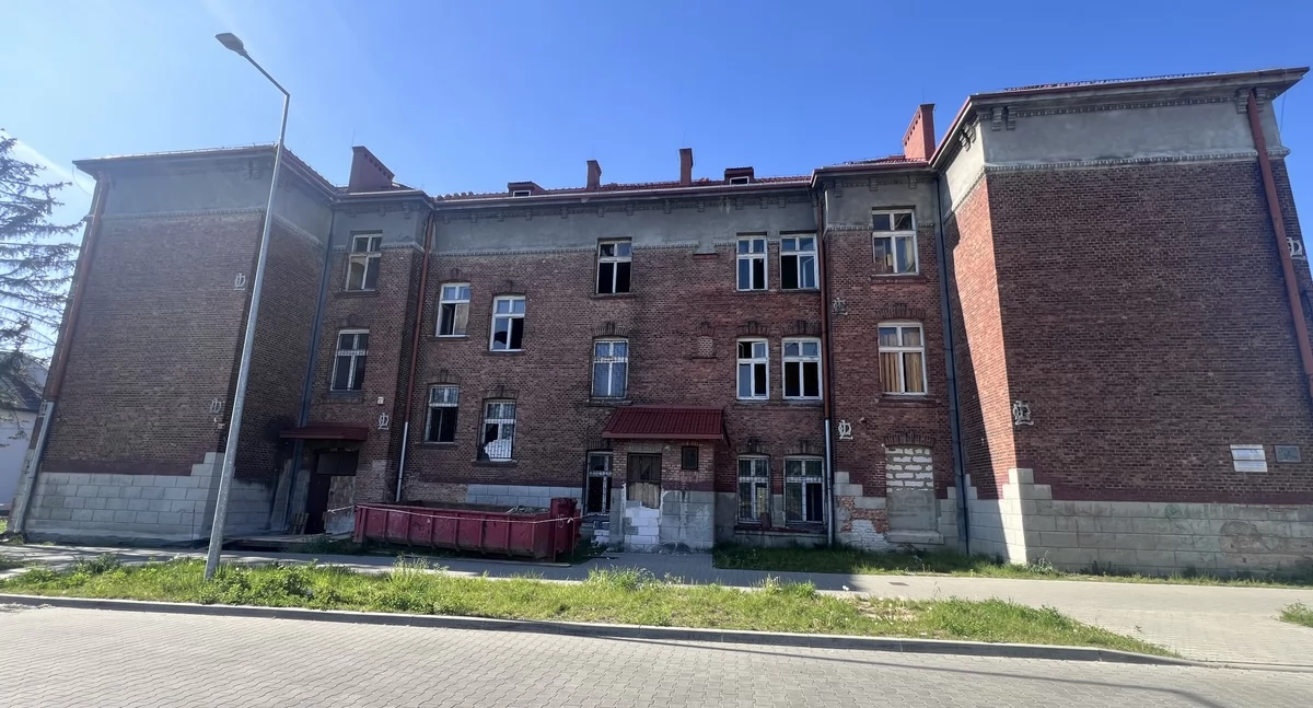 Budynek Szkoły Podstawowej nr 6 w Jaworznie zmieni się w blok mieszkalny? Inwestor ponownie złożył wniosek o pozwolenia na budowę