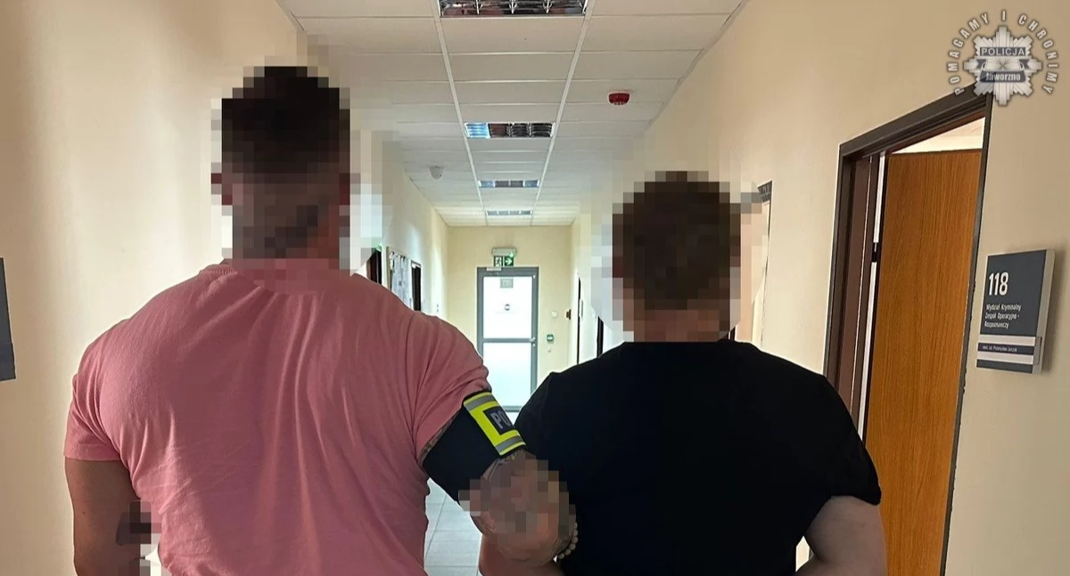 Ukradł alkohol, a następnie uderzył ochroniarza. Po wizycie w sklepie odpowie przed sądem