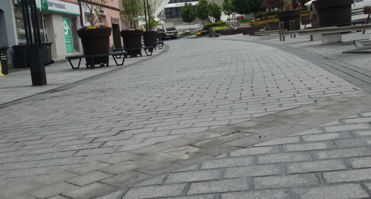 Nowa kostka, stary problem. Rynek znów pęka
